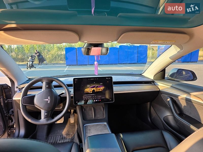 Седан Tesla Model 3 2022 в Виннице