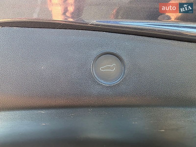 Седан Tesla Model 3 2022 в Виннице