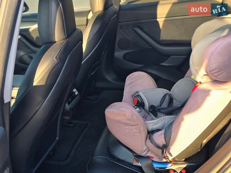 Седан Tesla Model 3 2022 в Виннице