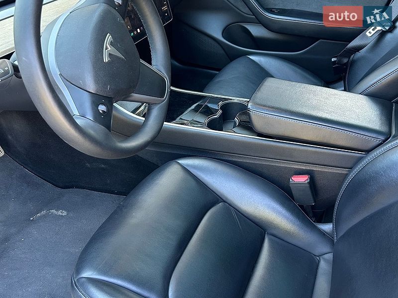 Седан Tesla Model 3 2019 в Коломые