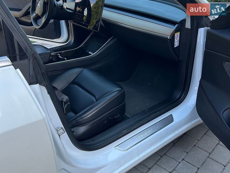 Седан Tesla Model 3 2019 в Коломые