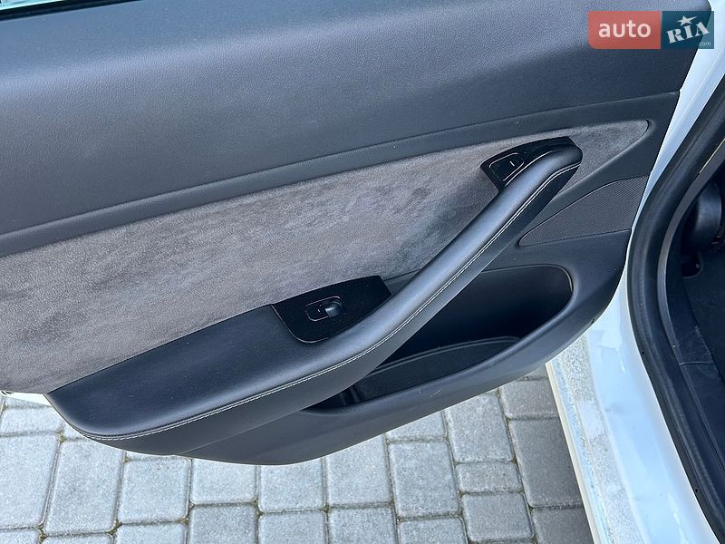 Седан Tesla Model 3 2019 в Коломые