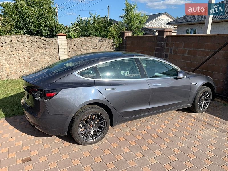 Седан Tesla Model 3 2019 в Києві