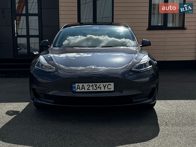 Седан Tesla Model 3 2022 в Киеве