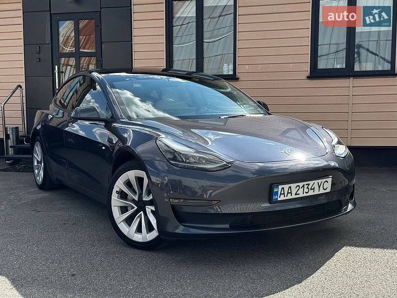 Седан Tesla Model 3 2022 в Киеве