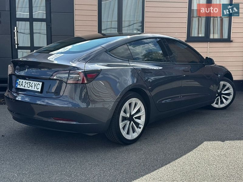 Седан Tesla Model 3 2022 в Киеве