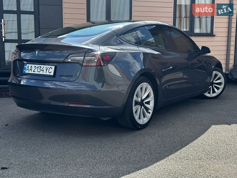 Седан Tesla Model 3 2022 в Киеве