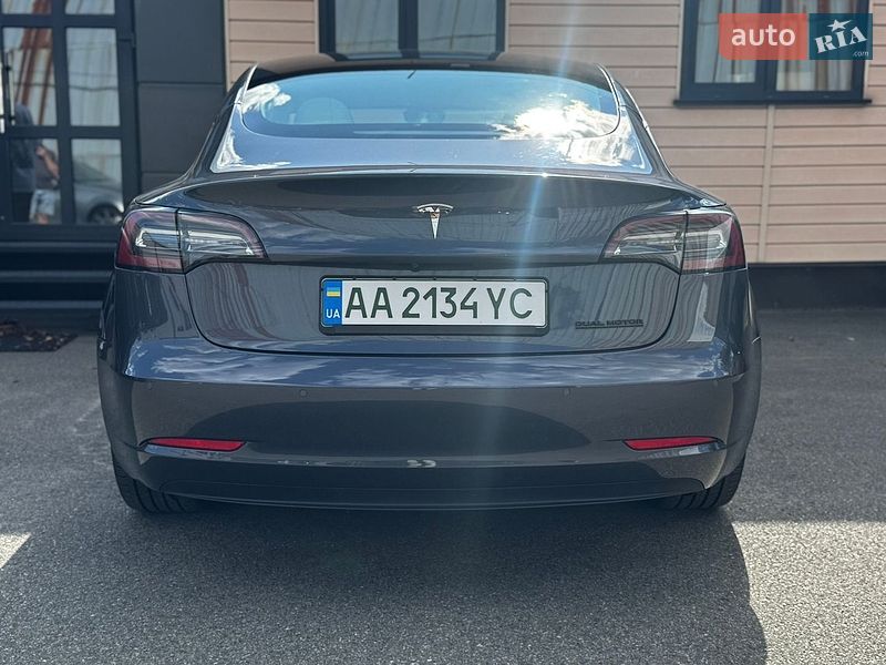 Седан Tesla Model 3 2022 в Киеве