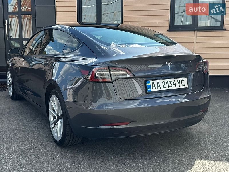 Седан Tesla Model 3 2022 в Киеве