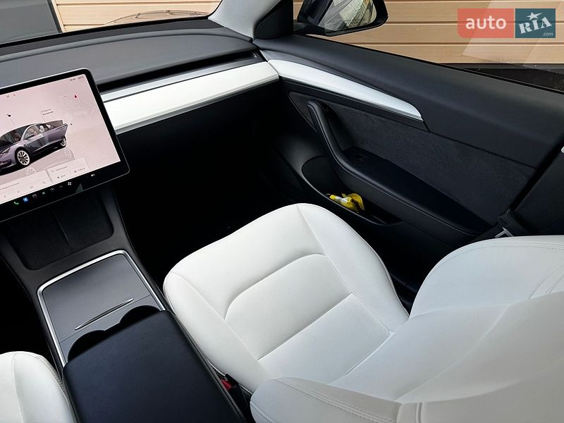 Седан Tesla Model 3 2022 в Киеве