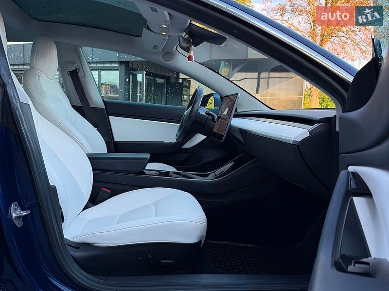 Седан Tesla Model 3 2018 в Владимире