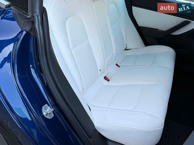 Седан Tesla Model 3 2018 в Владимире