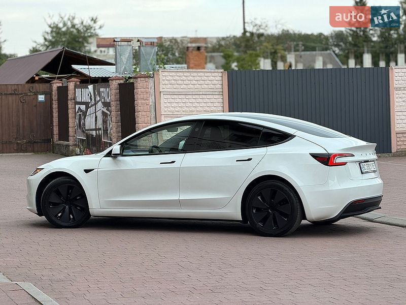 Седан Tesla Model 3 2025 в Стрые