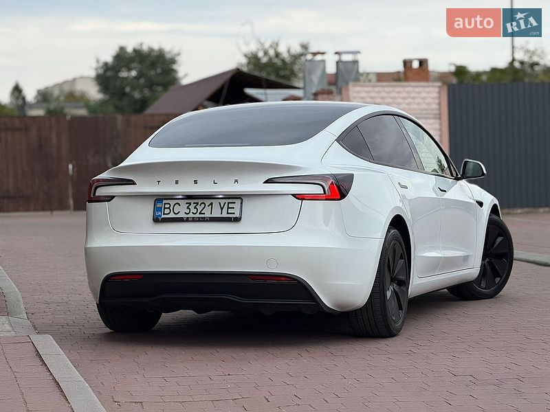 Седан Tesla Model 3 2025 в Стрые