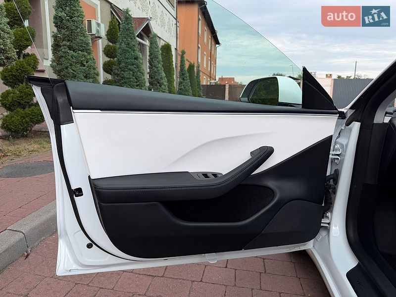 Седан Tesla Model 3 2025 в Стрые