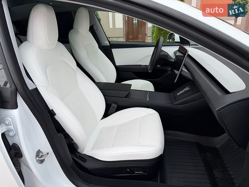 Седан Tesla Model 3 2025 в Стрые