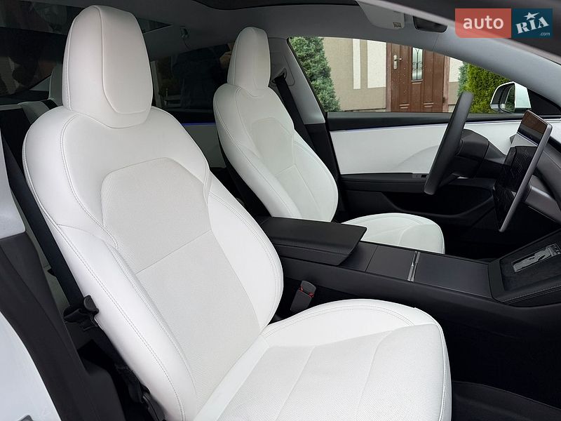 Седан Tesla Model 3 2025 в Стрые
