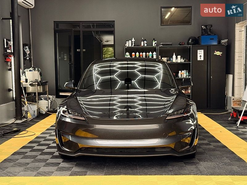 Седан Tesla Model 3 2025 в Виннице