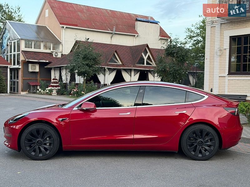 Седан Tesla Model 3 2018 в Виннице