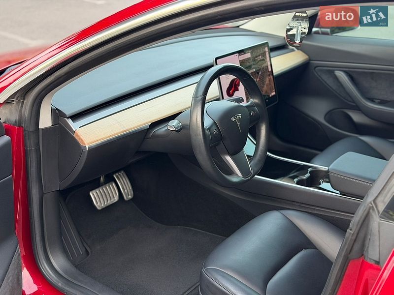 Седан Tesla Model 3 2018 в Виннице