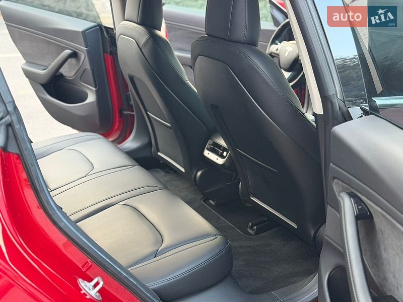 Седан Tesla Model 3 2018 в Виннице