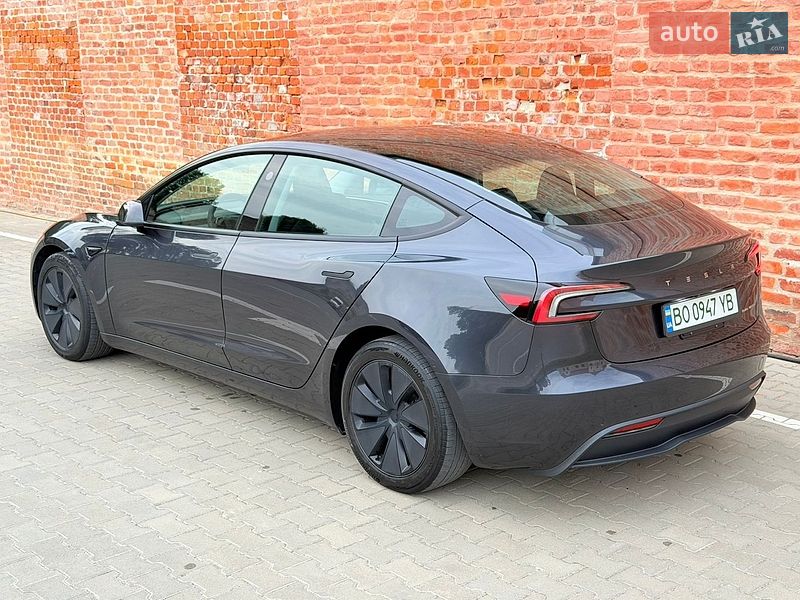 Седан Tesla Model 3 2024 в Тернополе