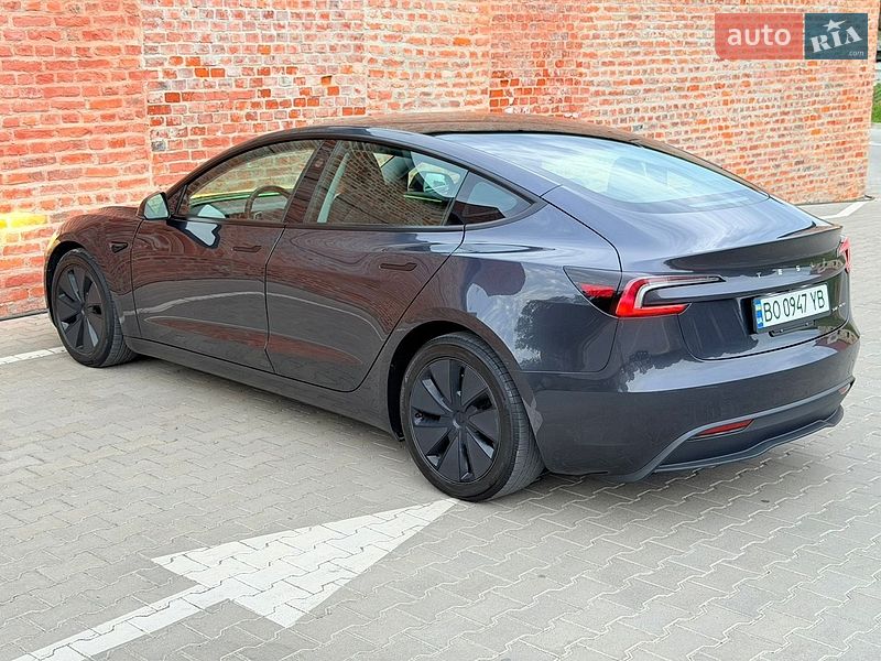 Седан Tesla Model 3 2024 в Тернополе