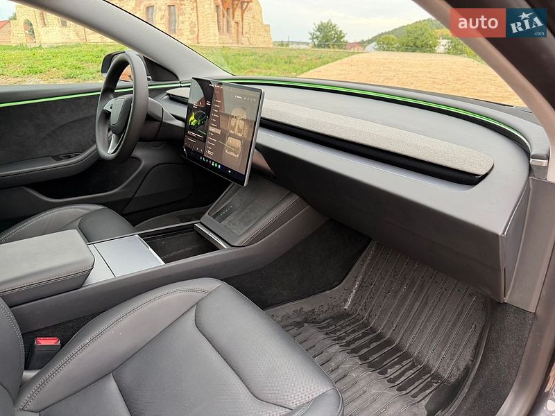 Седан Tesla Model 3 2024 в Тернополе