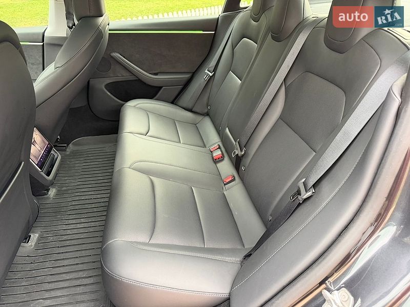 Седан Tesla Model 3 2024 в Тернополе
