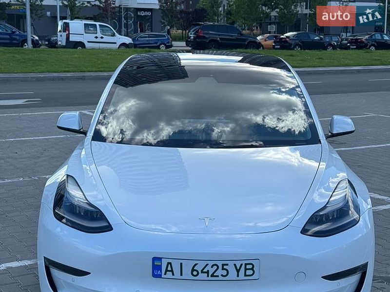 Седан Tesla Model 3 2021 в Киеве