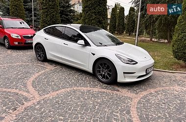 Седан Tesla Model 3 2020 в Львове