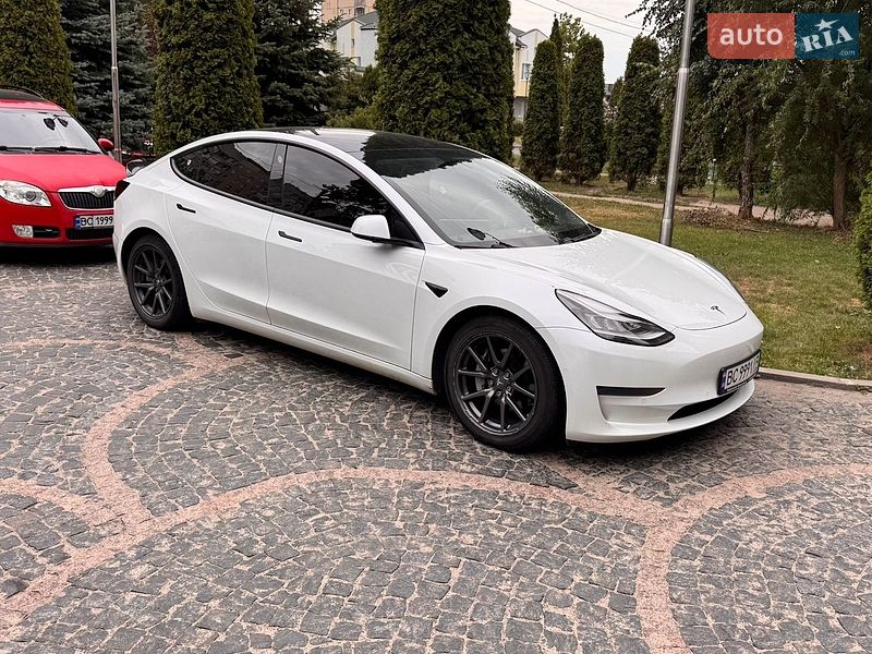 Tesla Model 3 2020