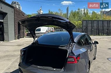 Седан Tesla Model 3 2021 в Києві