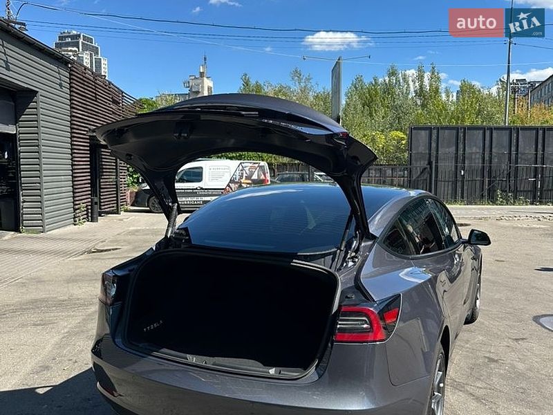 Седан Tesla Model 3 2021 в Києві