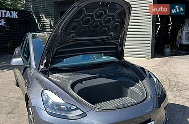 Седан Tesla Model 3 2021 в Києві