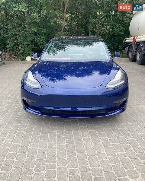 Седан Tesla Model 3 2018 в Львові