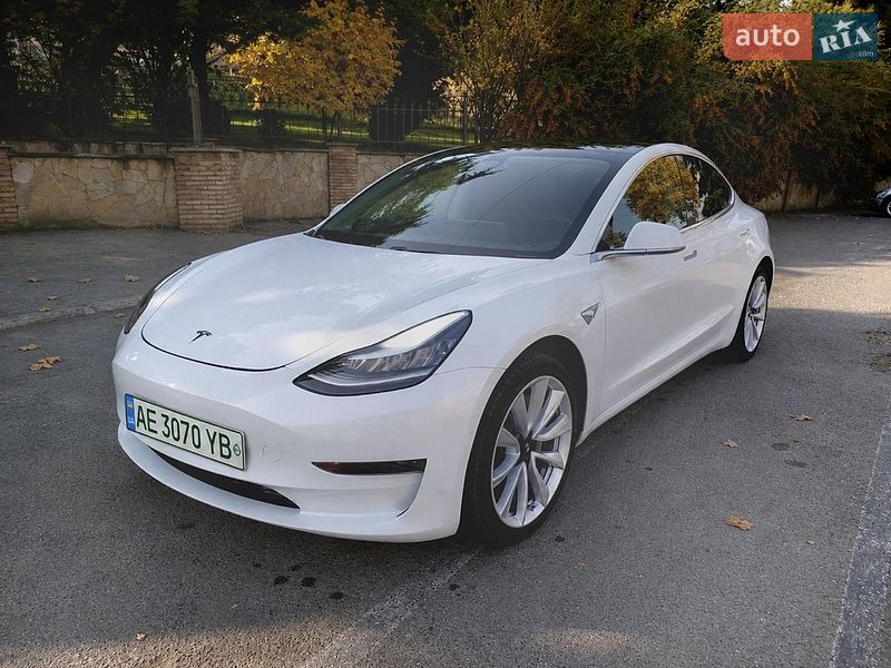 Седан Tesla Model 3 2020 в Києві