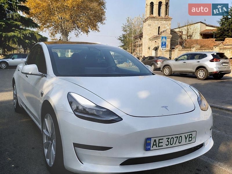 Tesla Model 3 2020