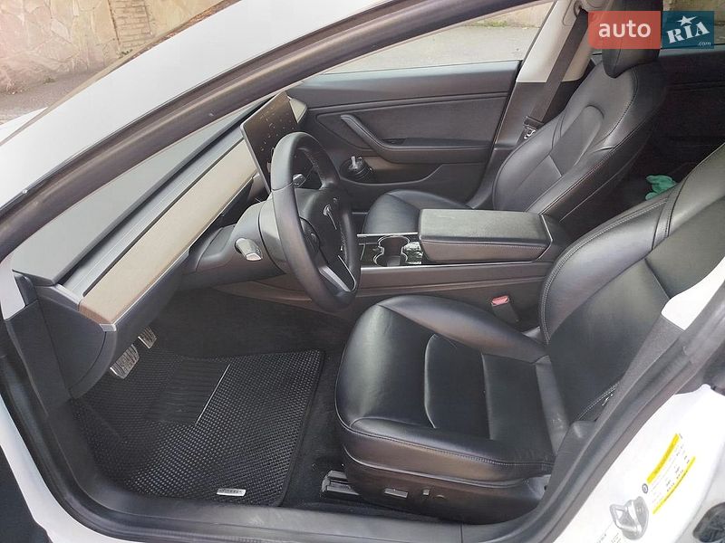 Седан Tesla Model 3 2020 в Києві