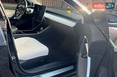 Седан Tesla Model 3 2018 в Коломые