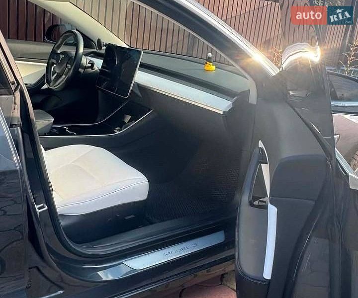 Седан Tesla Model 3 2018 в Коломые