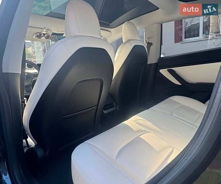Седан Tesla Model 3 2018 в Коломые