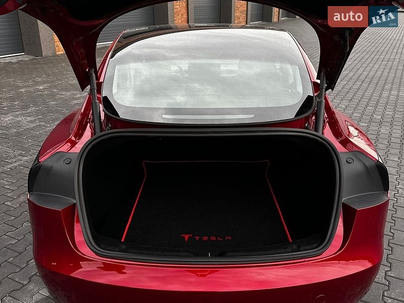 Седан Tesla Model 3 2026 в Чернівцях фото 12 Седан Tesla Model 3 2026 в Чернівцях