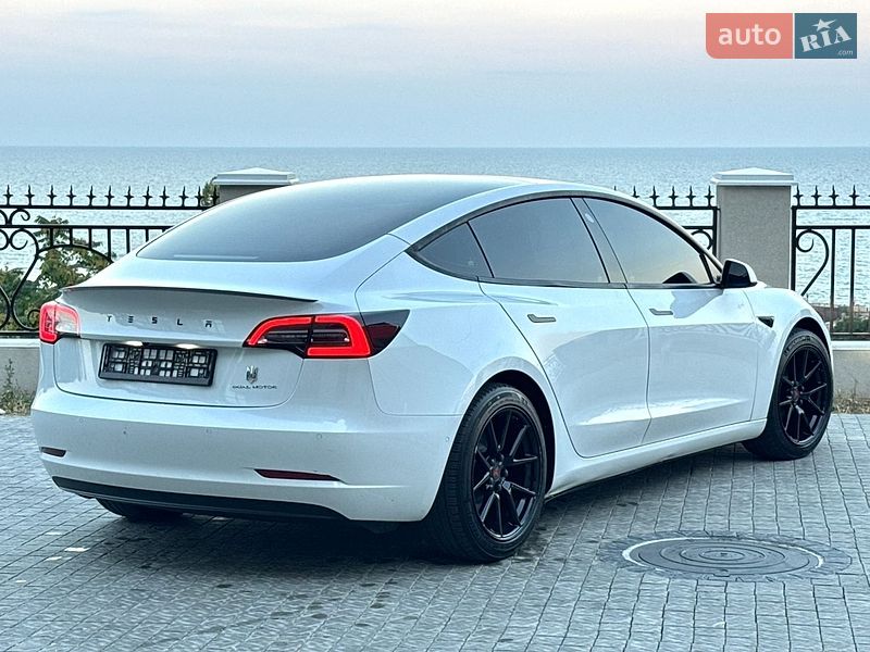 Седан Tesla Model 3 2021 в Одесі