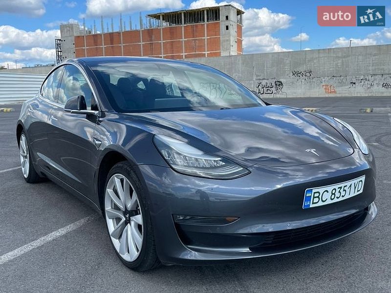 Седан Tesla Model 3 2018 в Львове