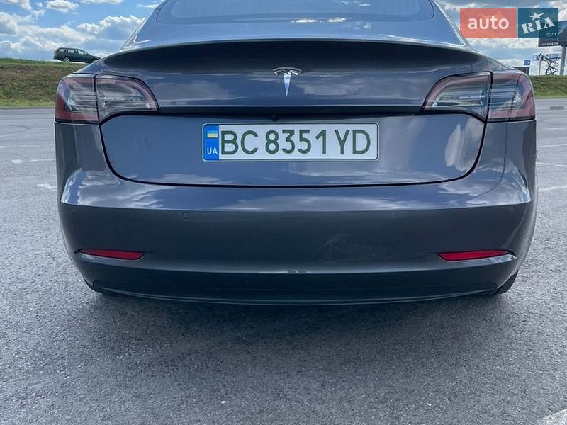 Седан Tesla Model 3 2018 в Львове