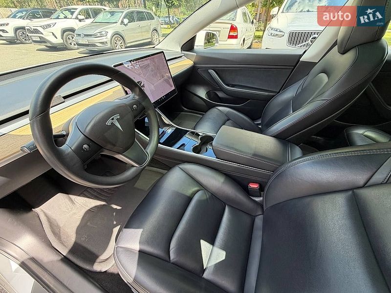 Седан Tesla Model 3 2020 в Киеве