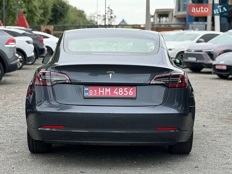 Седан Tesla Model 3 2022 в Львове