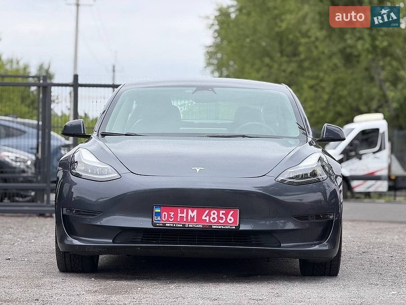 Седан Tesla Model 3 2022 в Львове