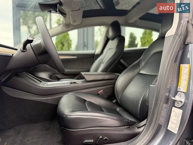 Седан Tesla Model 3 2022 в Львове